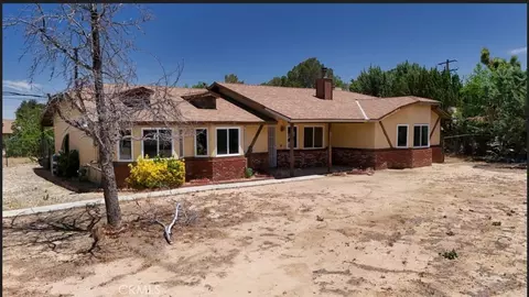 16520 Adelia St, Hesperia, CA 92345