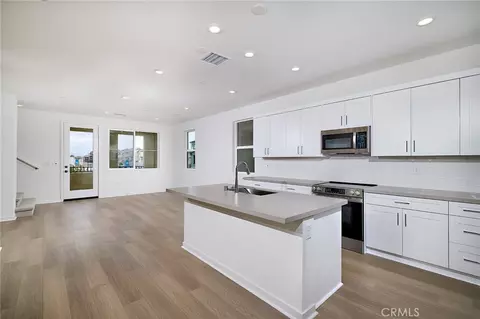 6046 Fairfax Dr, Eastvale, CA 92880