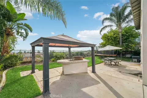 29301 Henderson Ln, Highland, CA 92346