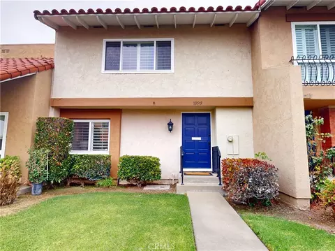 10519 La Rosa Cir, Fountain Valley, CA 92708