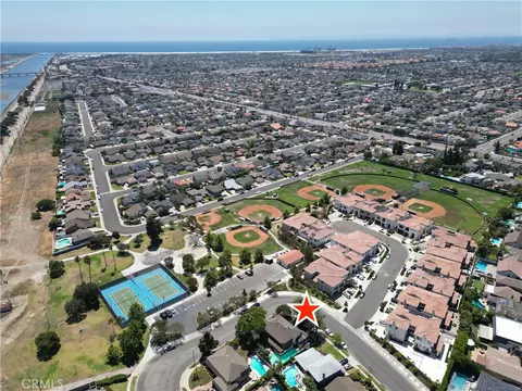 20442 Craimer Ln, Huntington Beach, CA 92646