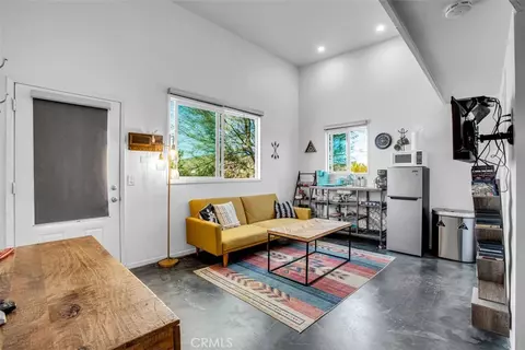 Living - 59427 La Crescenta Dr, Yucca Valley, CA 92284 photo 1 of 3