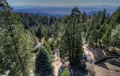 2402 Spring Oak Dr, Running Springs, CA 92382