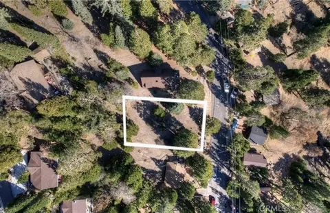 2402 Spring Oak Dr, Running Springs, CA 92382