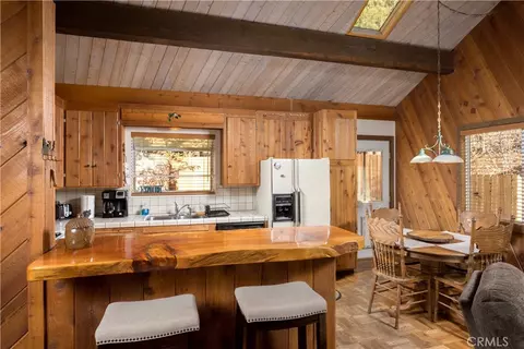 Kitchen - 43014 Moonridge Rd, Big Bear Lake, CA 92315 photo 1 of 3