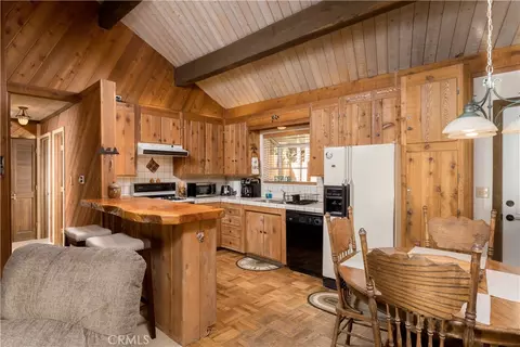 Kitchen - 43014 Moonridge Rd, Big Bear Lake, CA 92315 photo 2 of 3