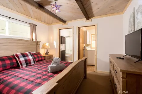 Bedroom - 43014 Moonridge Rd, Big Bear Lake, CA 92315 photo 4 of 4