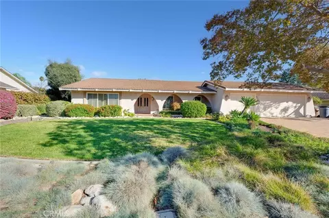 545 Redlands Ave, Claremont, CA 91711