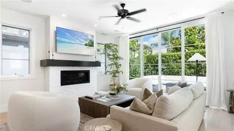435 Fernleaf Ave #1, Corona Del Mar, CA 92625