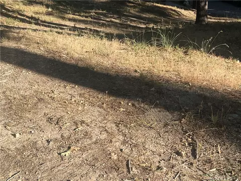 22 Deer Lick Dr, Running Springs, CA 92382