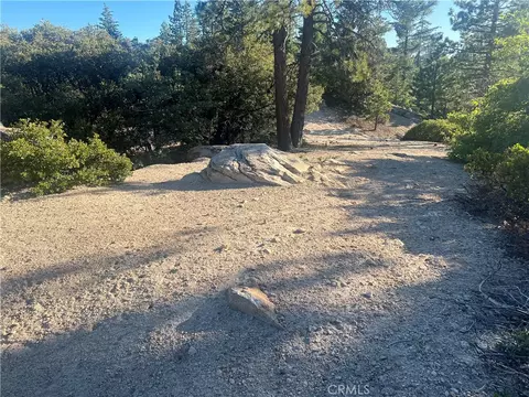 15 Tank Rd, Running Springs, CA 92382