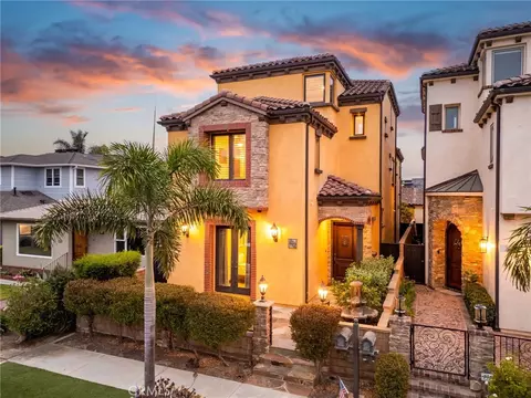 212 Baltimore Ave, Huntington Beach, CA 92648
