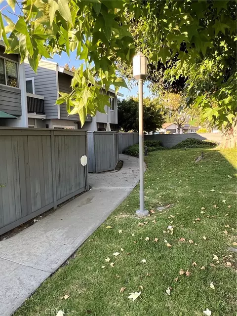 613 Lakeview Ln #17, Costa Mesa, CA 92626