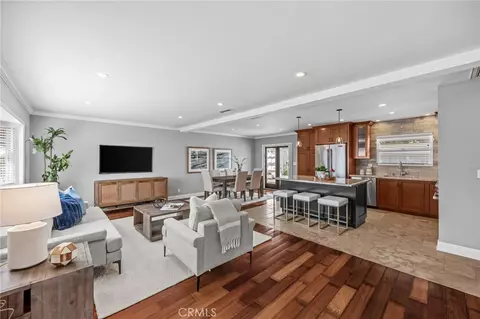 224 Pauline Pl, Costa Mesa, CA 92627