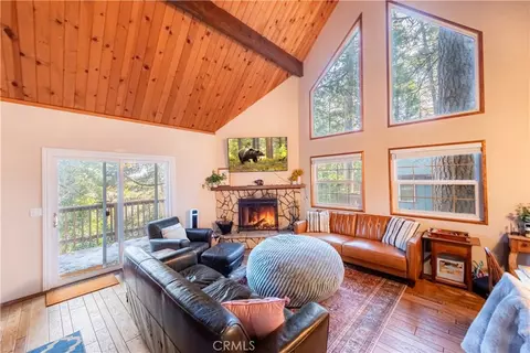23804 Lakeview Dr, Crestline, CA 92325