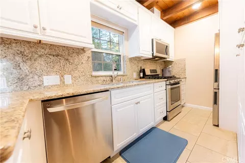 Kitchen - 23804 Lakeview Dr, Crestline, CA 92325 photo 1 of 3