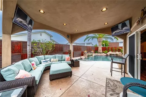 20162 S New Britain Ln, Huntington Beach, CA 92646