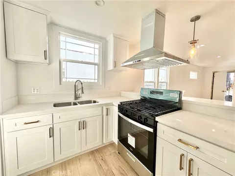5718 S Manhattan Pl, Los Angeles, CA 90062
