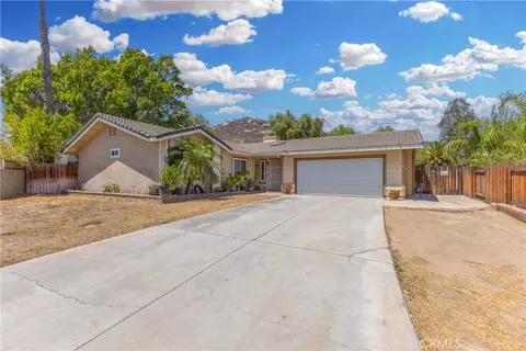 12011 Quantico Dr, Riverside, CA 92505 photo 2