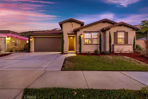 2690 Santa Fiora Dr, Corona, CA 92882