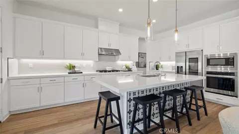 24520 Via El Balneario, Valencia, CA 91354