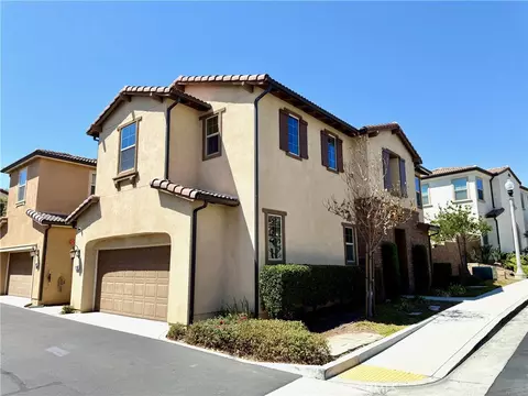 2955 Villa Catalonia Cir, Corona, CA 92881