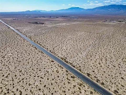 37898 Old Woman Springs Rd, Lucerne Valley, CA 92356