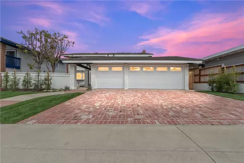 6781 Lawn Haven Dr, Huntington Beach, CA 92648