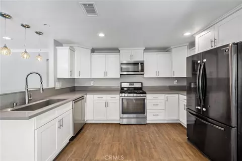 301 N Bewley St, Santa Ana, CA 92703