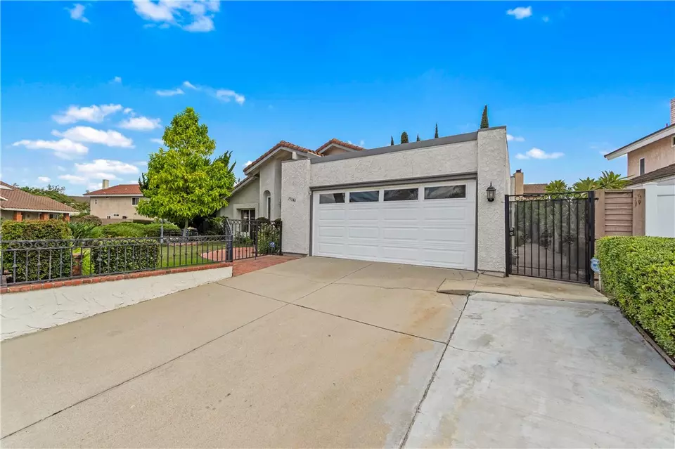 Exterior - 15946 Clarendon St, Fountain Valley, CA 92708 photo 2 of 11