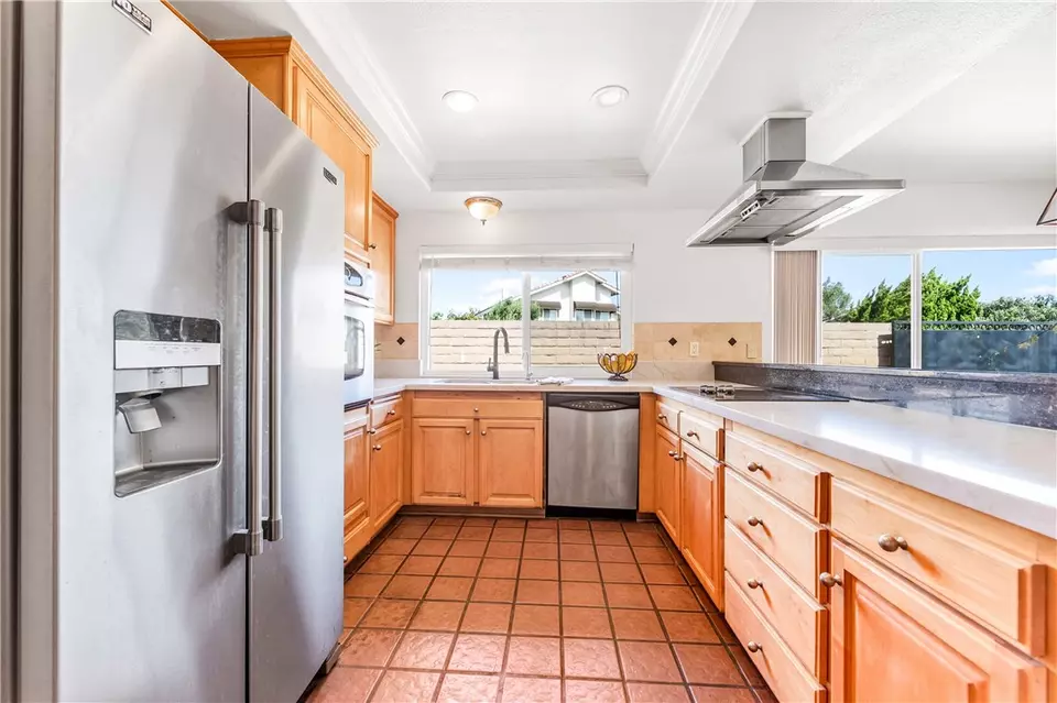 Kitchen - 15946 Clarendon St, Fountain Valley, CA 92708 photo 2 of 7