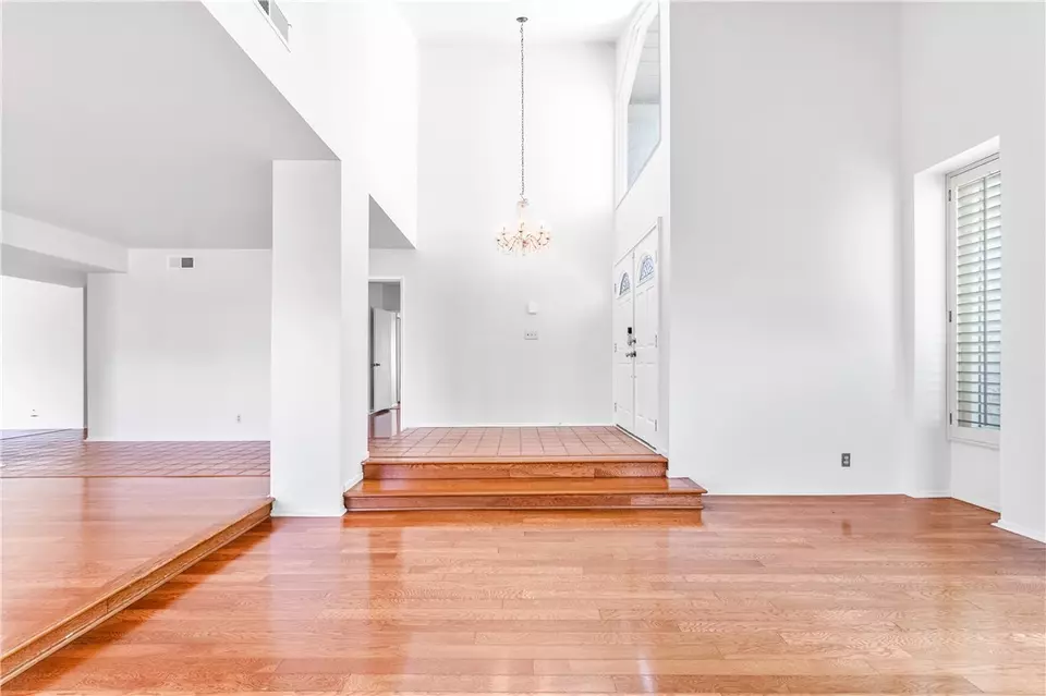 Living - 15946 Clarendon St, Fountain Valley, CA 92708 photo 6 of 14