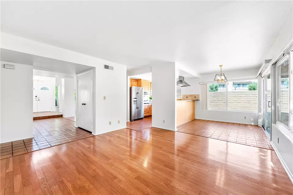 Living - 15946 Clarendon St, Fountain Valley, CA 92708 photo 10 of 14