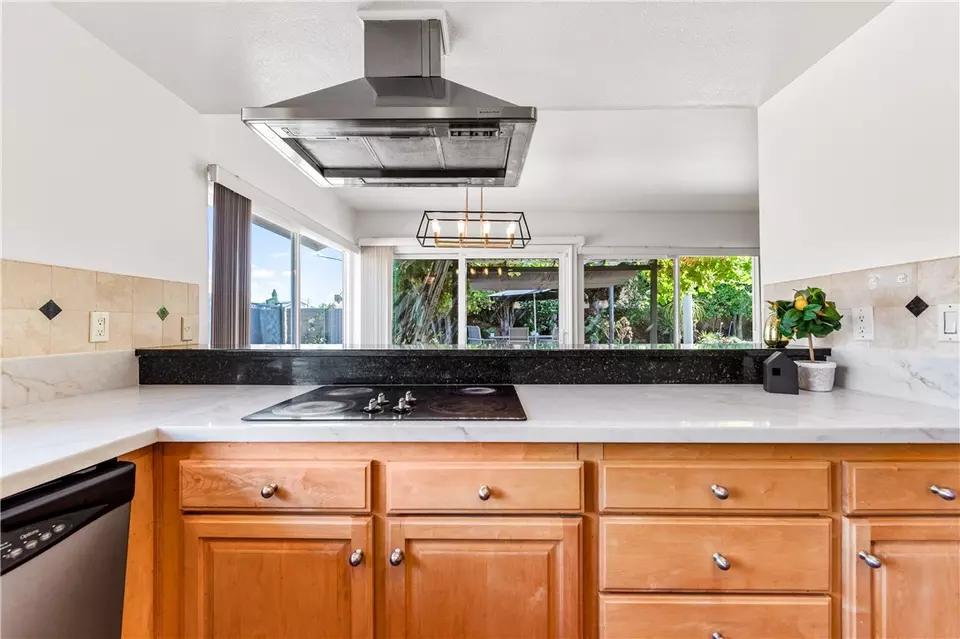 Kitchen - 15946 Clarendon St, Fountain Valley, CA 92708 photo 4 of 7