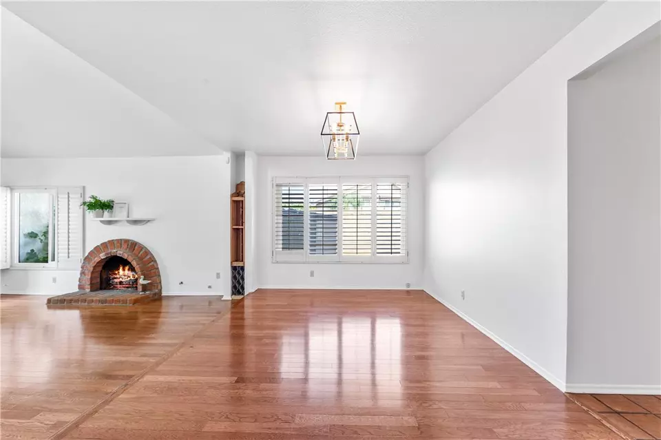 Living - 15946 Clarendon St, Fountain Valley, CA 92708 photo 7 of 14