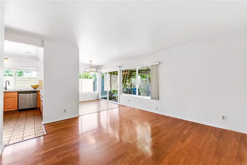 Living - 15946 Clarendon St, Fountain Valley, CA 92708 photo 11 of 14