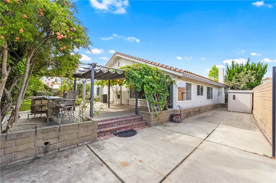 Exterior - 15946 Clarendon St, Fountain Valley, CA 92708 photo 9 of 11