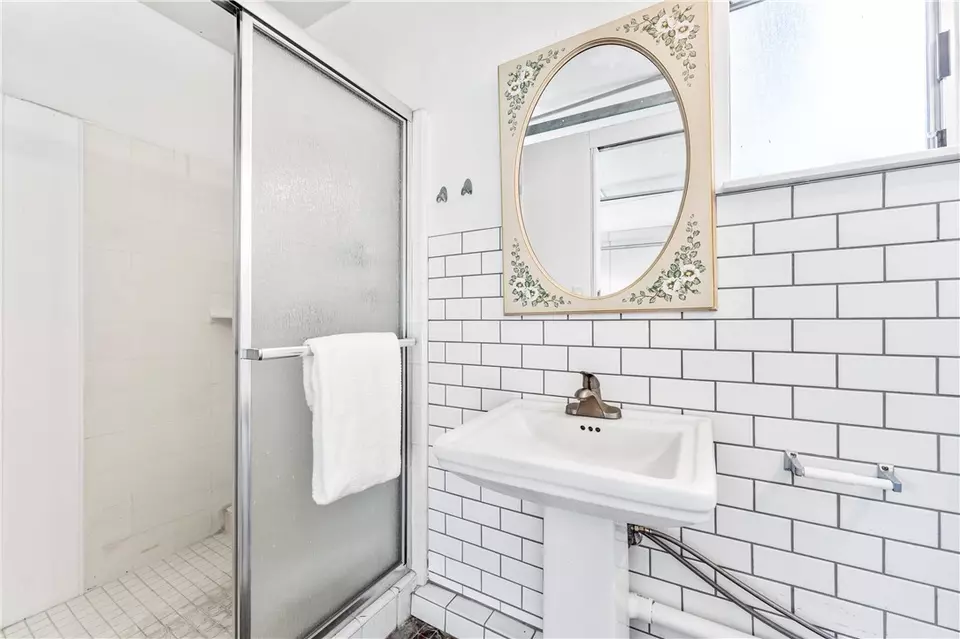 Bath - 15946 Clarendon St, Fountain Valley, CA 92708 photo 7 of 7