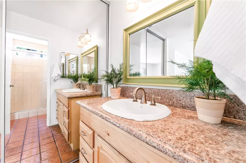 Bath - 15946 Clarendon St, Fountain Valley, CA 92708 photo 5 of 7