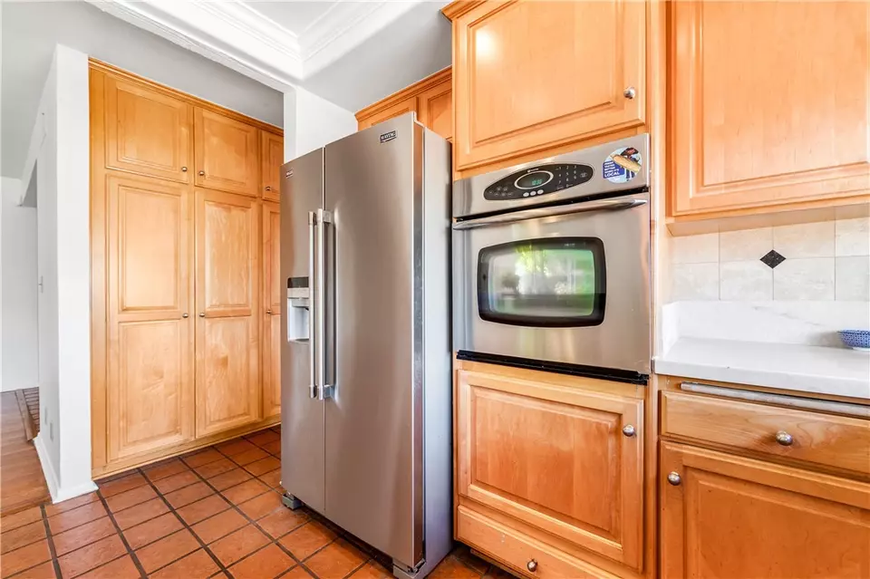 Kitchen - 15946 Clarendon St, Fountain Valley, CA 92708 photo 3 of 7