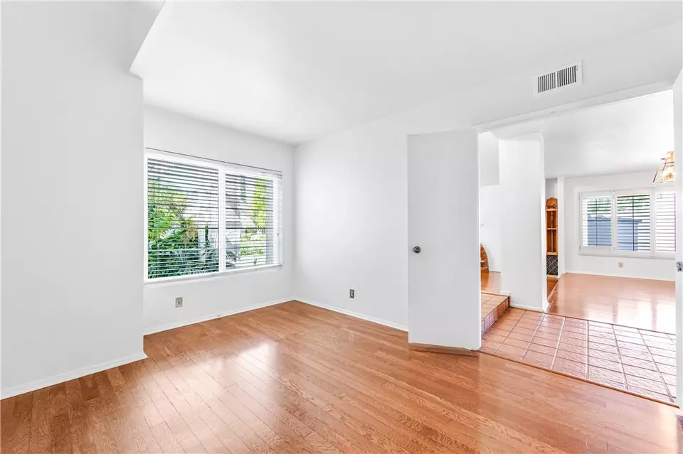 Living - 15946 Clarendon St, Fountain Valley, CA 92708 photo 13 of 14