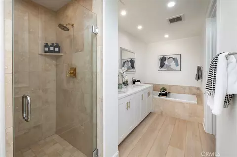 Bath - 3072 Scholarship, Irvine, CA 92612 photo 3 of 6