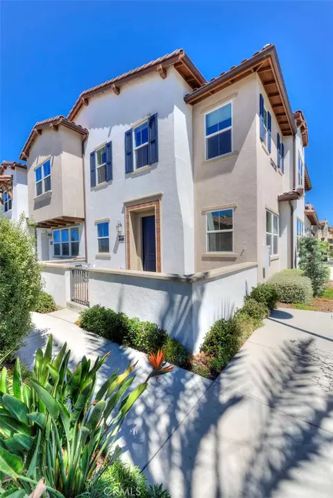 1138 Delpy View Pt, Vista, CA 92084