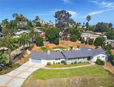 1864 Laurel Rd, Oceanside, CA 92054