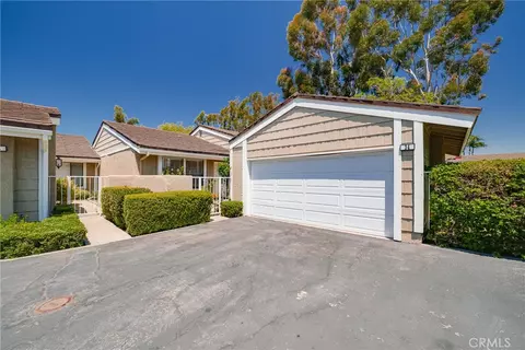 34 Lone Pne #40, Irvine, CA 92604