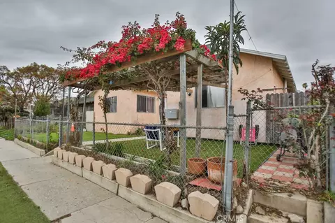 823 W 81st St, Los Angeles, CA 90044