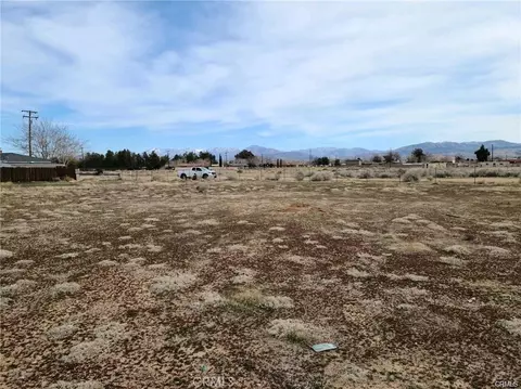 25 E Avenue Q2, Palmdale, CA 93550