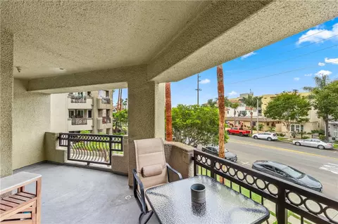 430 Lake St #204, Huntington Beach, CA 92648