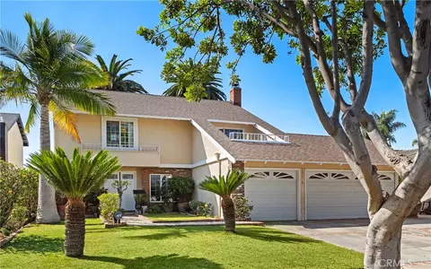 16379 Shadbush St, Fountain Valley, CA 92708