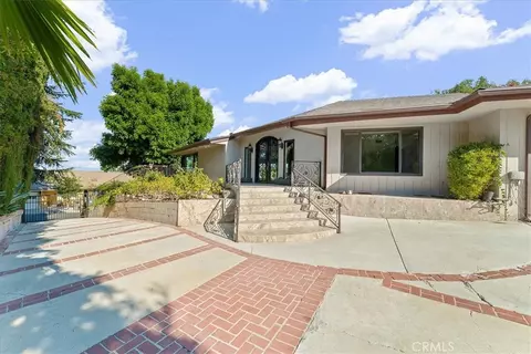 4121 Regal Oak Dr, Encino, CA 91436